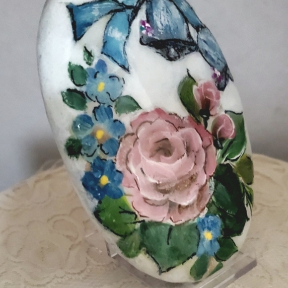 Handmade Roses Buds and Bells on Natural Rock, Hand painted Rock with Pink Roses - Picture 6 of 7